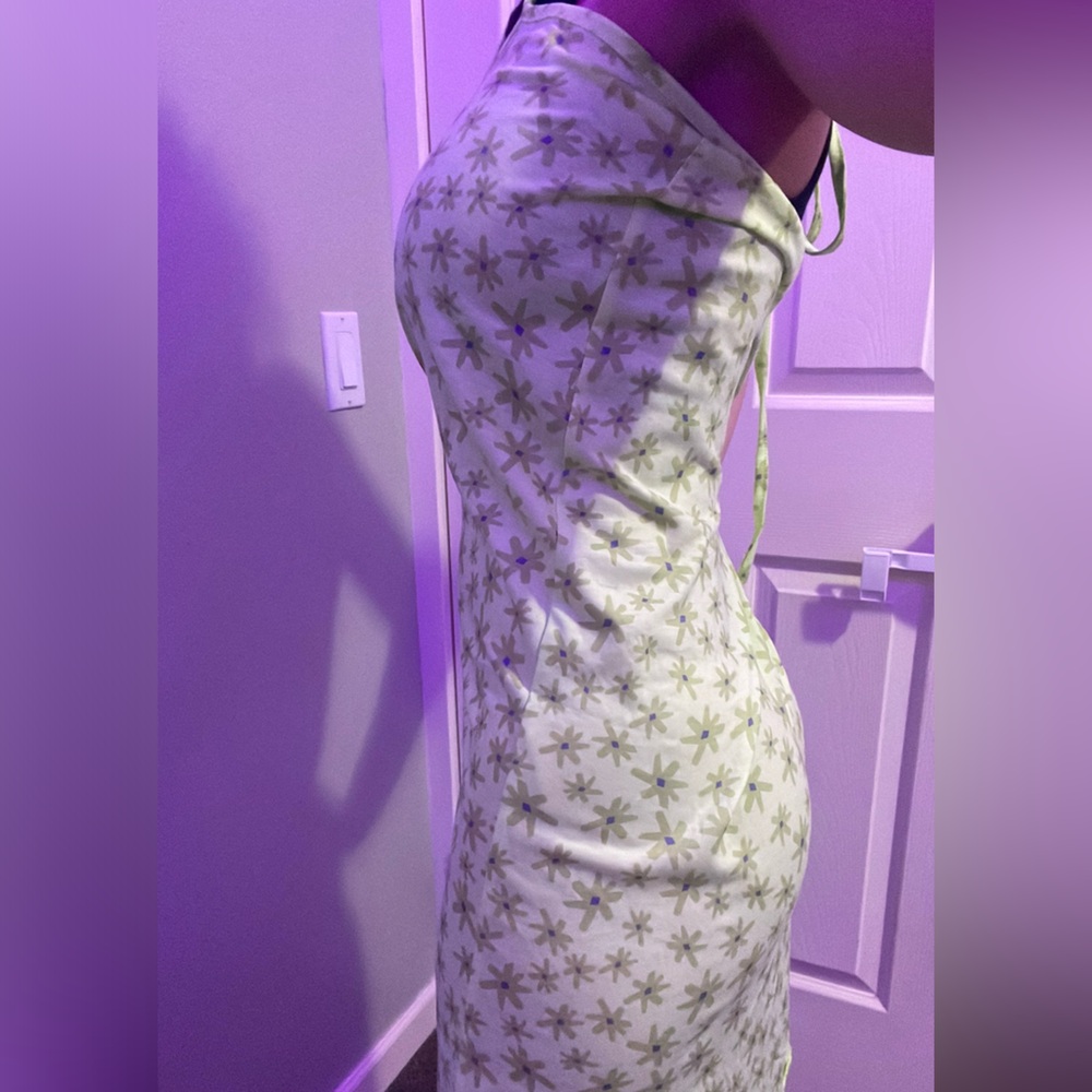 Super cute yellow dress with straps and flowers. Comfy fabric!